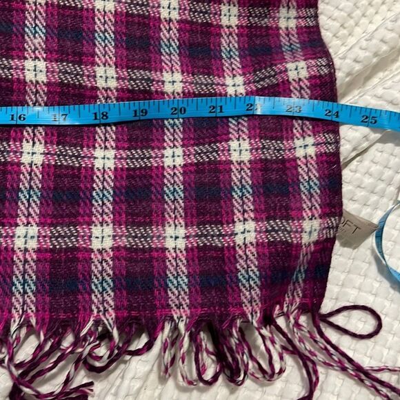 NWT- LOFT. Plaid Scarf - Picture 5 of 6